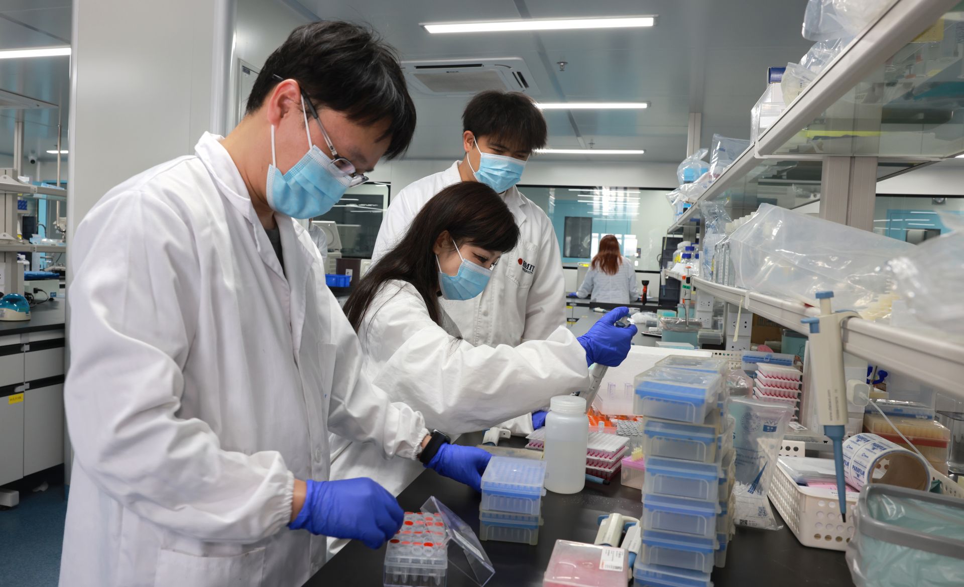 赫兹生命：一针疫苗引领动物医疗革新丨创新创业深圳人㉟_1120032275572981760